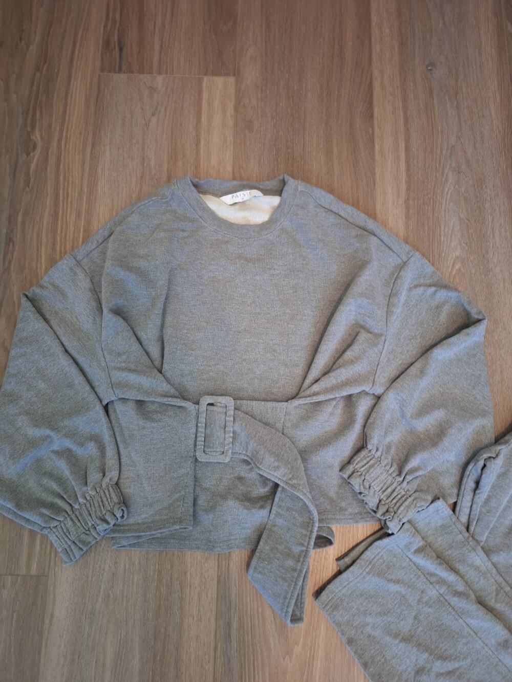 Paisie Belted Sweatshirt and Pant Set- Travel Set- US 8